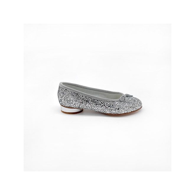 BALLET FLATS WITH OVAL HEEL
