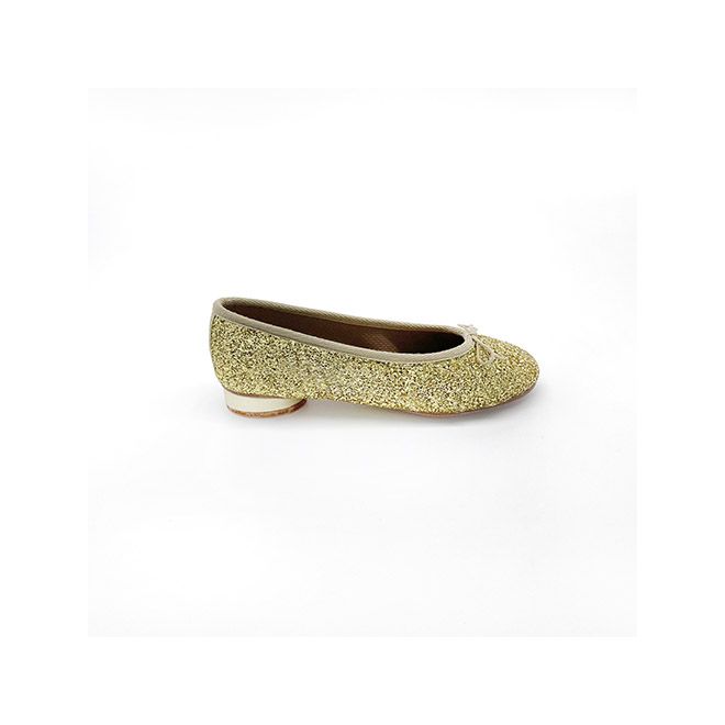 BALLET FLATS WITH OVAL HEEL