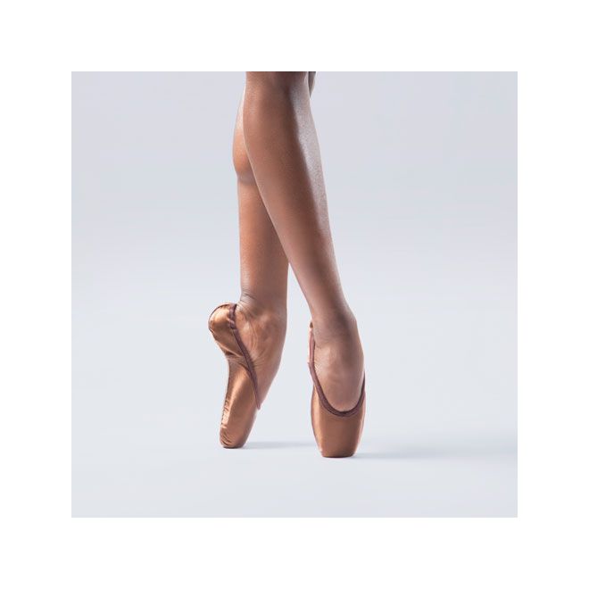 STUDIO PROFESSIONAL WITH ROUND CUT VAMP (HARD)